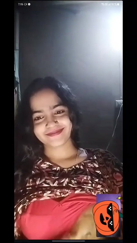 Beautiful Girl Showing on VC