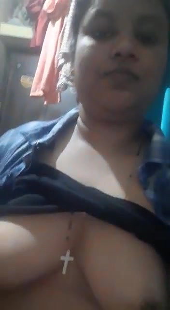 hot girl showing big boobs and pussy