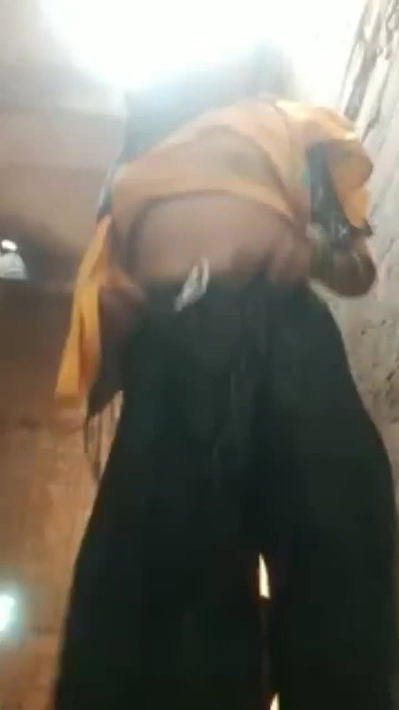 Muslim Bhabhi shows her ass and pussy On VC