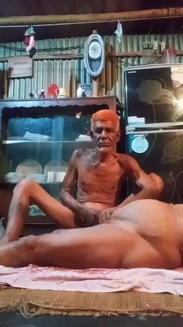 mature Muslim guy fucking wife on cam