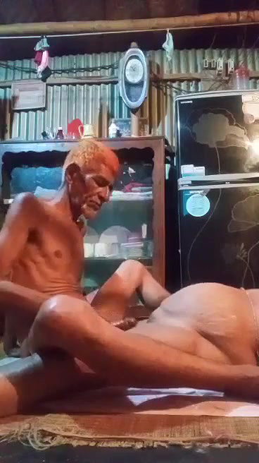 mature Muslim guy fucking wife on cam
