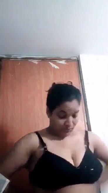 chubby Bhabhi bathing and fingering