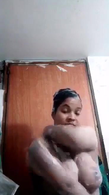 chubby Bhabhi bathing and fingering