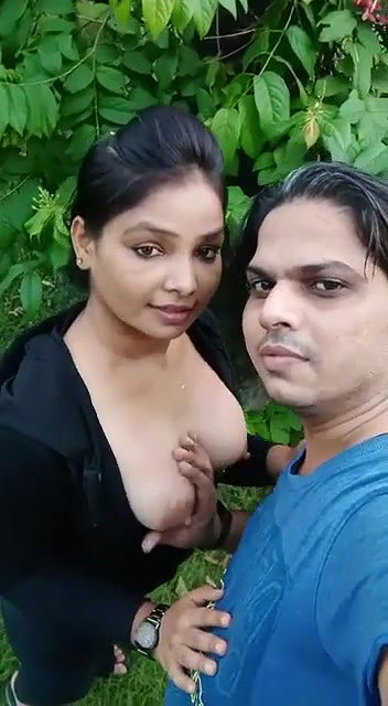 sucking boobs of gf outdoors on selfie cam