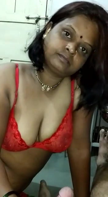 dusky mature aunty fucked on cam