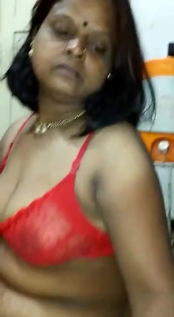 dusky mature aunty fucked on cam