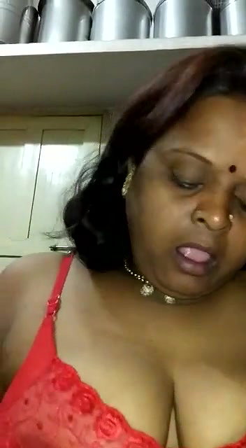dusky mature aunty fucked on cam