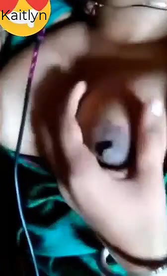 Bengali Boudi showing her tits on video call