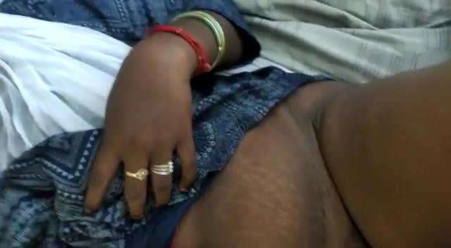 dusky south Indian Bhabhi fucking and moaning