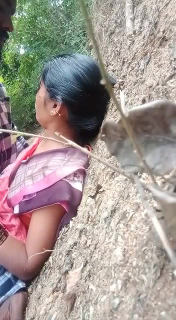 Desi Bhabhi outdoor fucking MMS