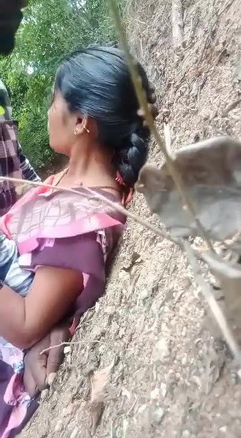 Desi Bhabhi outdoor fucking MMS