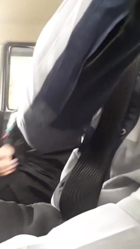 Pakistani girl pussy rubbing in car