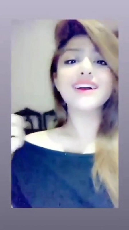 Pakistani girl pussy rubbing in car