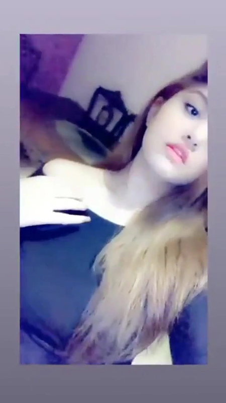 Pakistani girl pussy rubbing in car