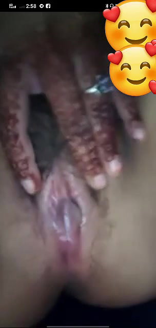 very beautiful chubby Desi girl fingering