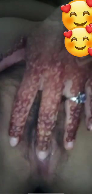 very beautiful chubby Desi girl fingering