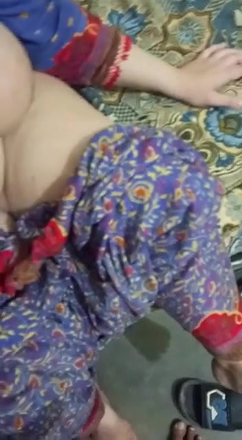 milk tanker aunty pussy captured nude
