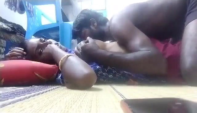 Desi guy sucking boobs of neighbor Bhabhi