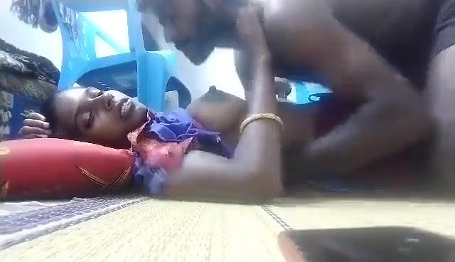 Desi guy sucking boobs of neighbor Bhabhi