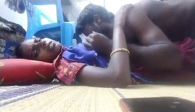 Desi guy sucking boobs of neighbor Bhabhi