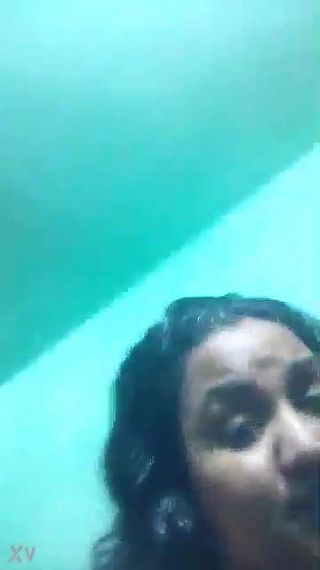 big bbobs fatty girl bathing nude