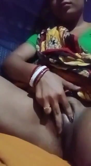 unsatisfied horny Bengali Bhabhi fingering