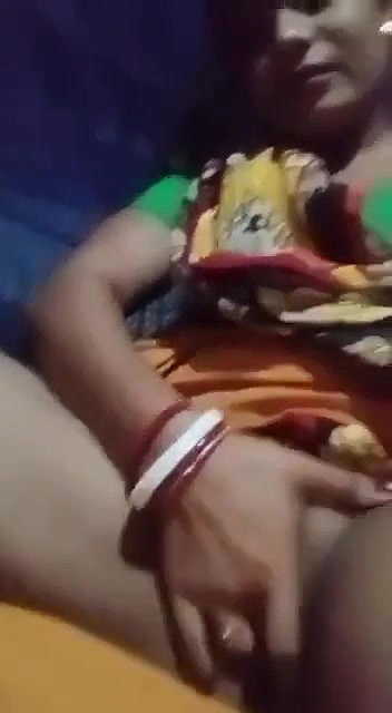 unsatisfied horny Bengali Bhabhi fingering