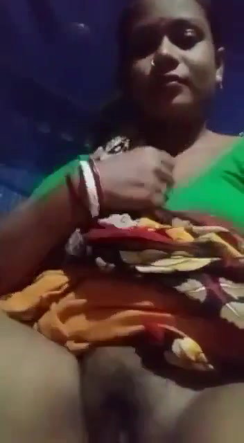unsatisfied horny Bengali Bhabhi fingering