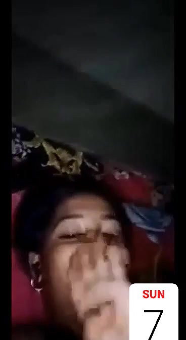 Bangladeshi girl showing her boobs on VC