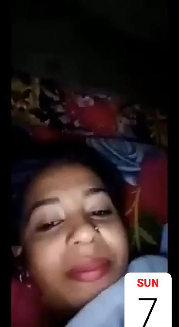 Bangladeshi girl showing her boobs on VC
