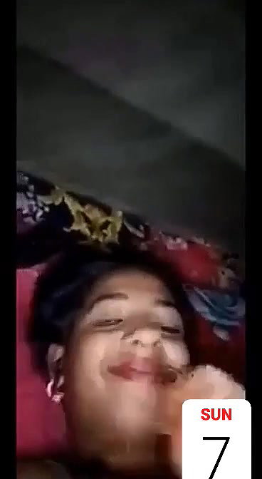 Bangladeshi girl showing her boobs on VC