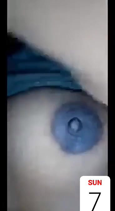 Bangladeshi girl showing her boobs on VC