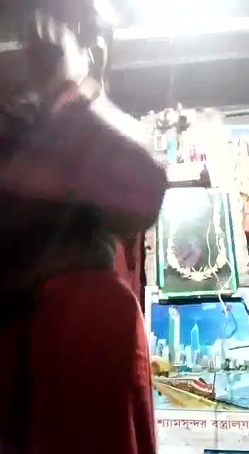 mature village Bhabhi applying oil on her pussy