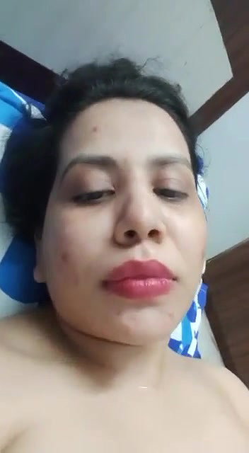mature chubby Bhabhi masturbating and moaning