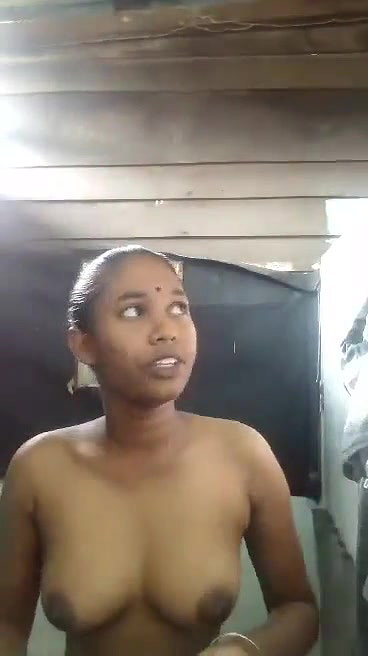 cute Tamil girl bathing on selsfie cam