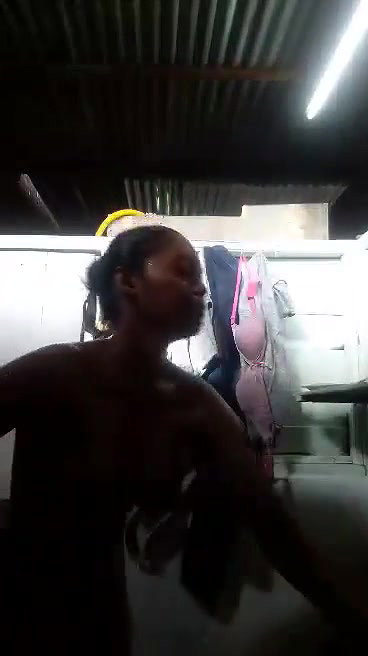cute Tamil girl bathing on selsfie cam
