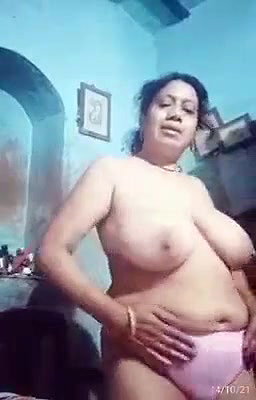 Unsatisfied Indian Milf Bhabhi full nude show