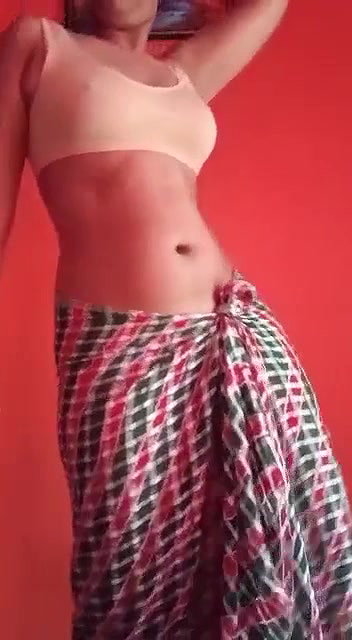 Desi girl showing her virgin asshole while dancing