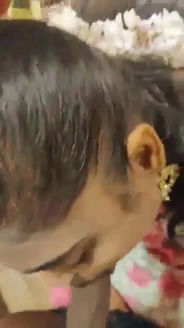 Tamil housewife giving blowjob to lover in hotel
