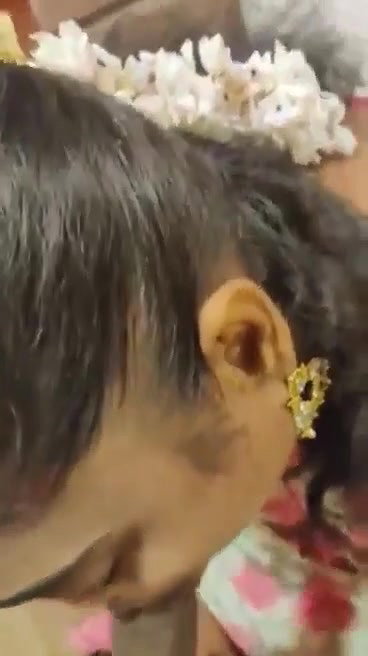Tamil housewife giving blowjob to lover in hotel