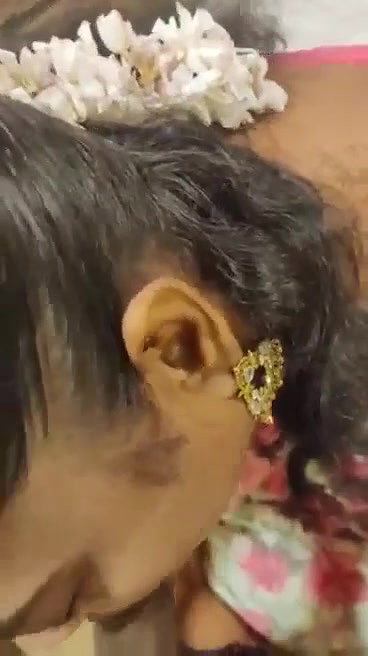 Tamil housewife giving blowjob to lover in hotel