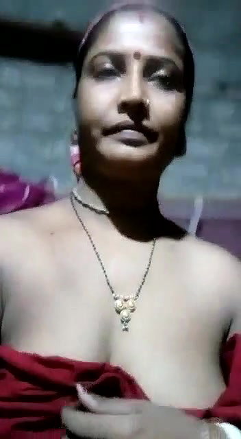 Bengali Boudi showing boobies on selfie cam mode