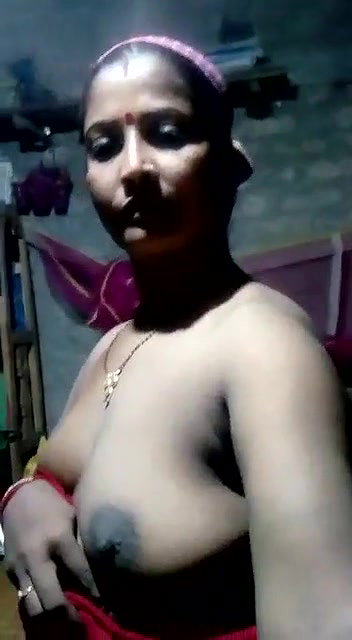 Bengali Boudi showing boobies on selfie cam mode