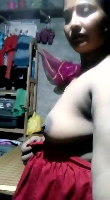 Bengali Boudi showing boobies on selfie cam mode