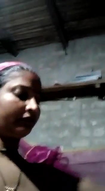 Bengali Boudi showing boobies on selfie cam mode