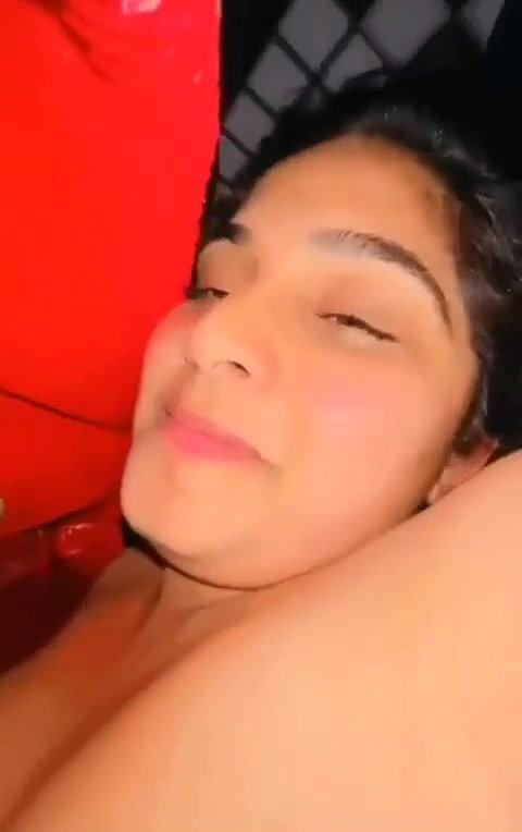 Chubby Delhi housewife s pussy fucked   sprayed with cum by bf
