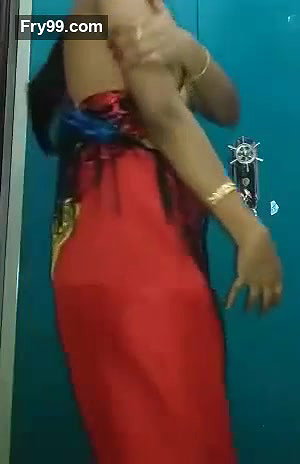 35 Year Old (Ayesha Bhabhi) bakaya paisa lene aye the, paise ke badle padose se kiya Choda Chudi, Hindi Audio – part-2