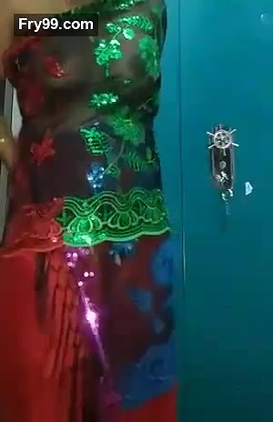 35 Year Old (Ayesha Bhabhi) bakaya paisa lene aye the, paise ke badle padose se kiya Choda Chudi, Hindi Audio – part-2