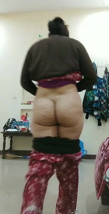 Pakistani girl dispalying her fleshy ass on cam