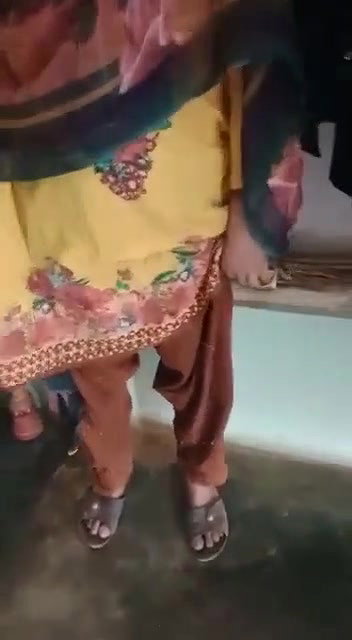 Pakistani mature girl paid to expose her assets